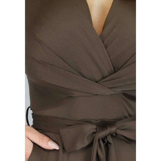 Brauner Jumpsuit mit weitem Bein und Taillenband