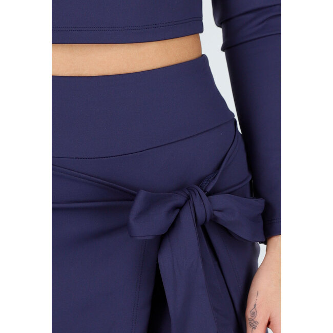 Dunkelblaues Sport-Set mit Skort und gepolstertem Oberteil