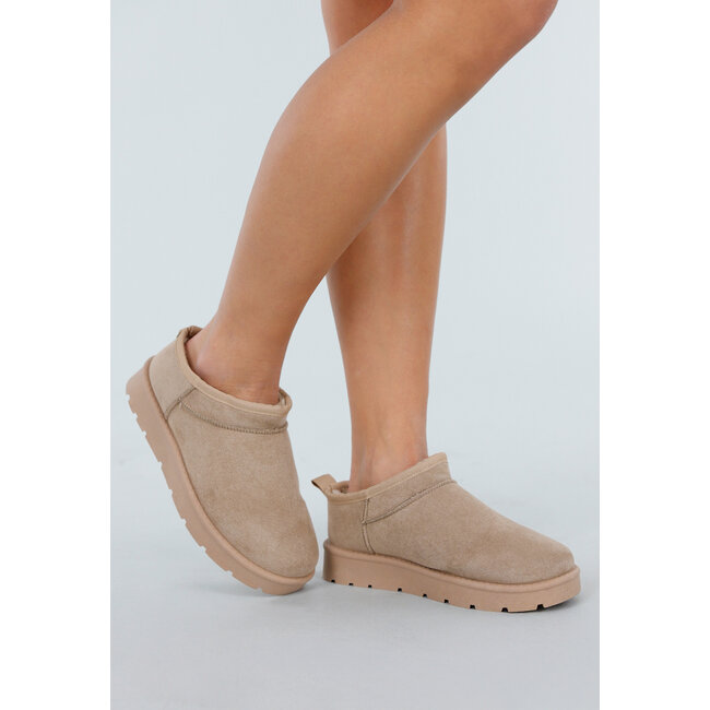 Beigefarbene Stiefeletten in Wildlederoptik