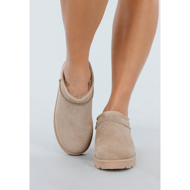 Beigefarbene Stiefeletten in Wildlederoptik