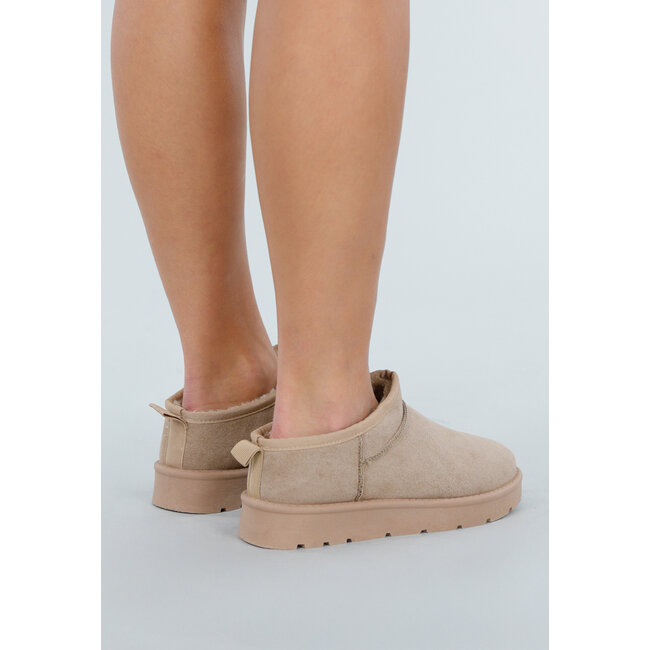 Beigefarbene Stiefeletten in Wildlederoptik