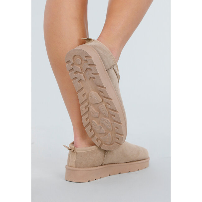 Beigefarbene Stiefeletten in Wildlederoptik