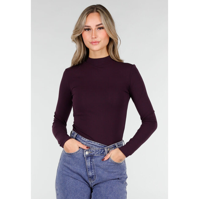 Lila Top mit Rollkragen