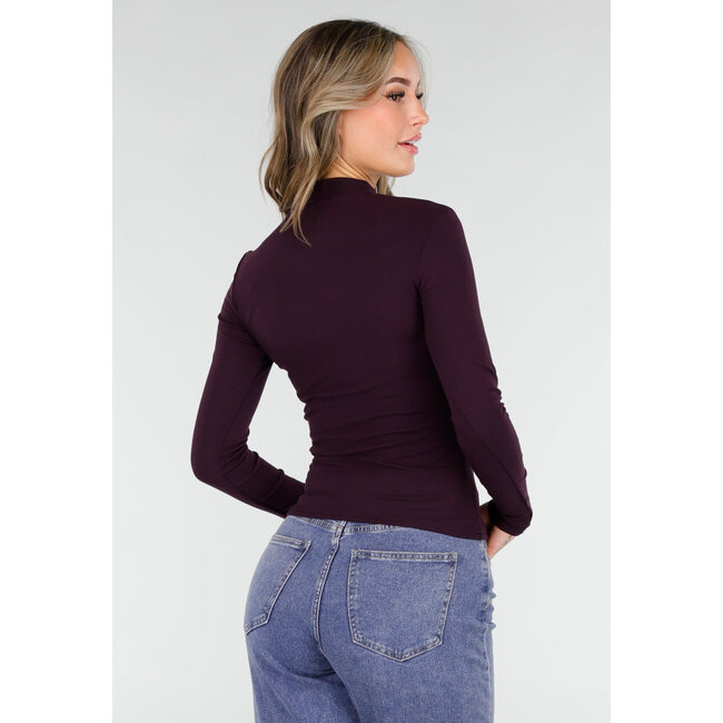 Lila Top mit Rollkragen