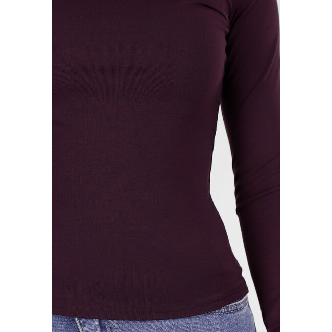 Lila Top mit Rollkragen