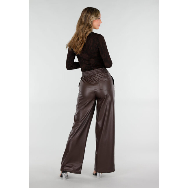 Braune Lederoptik-Hose mit weitem Bein