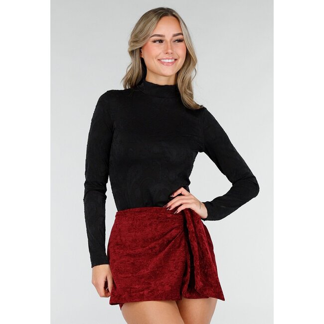 Schwarzes Oberteil mit Jacquardstruktur