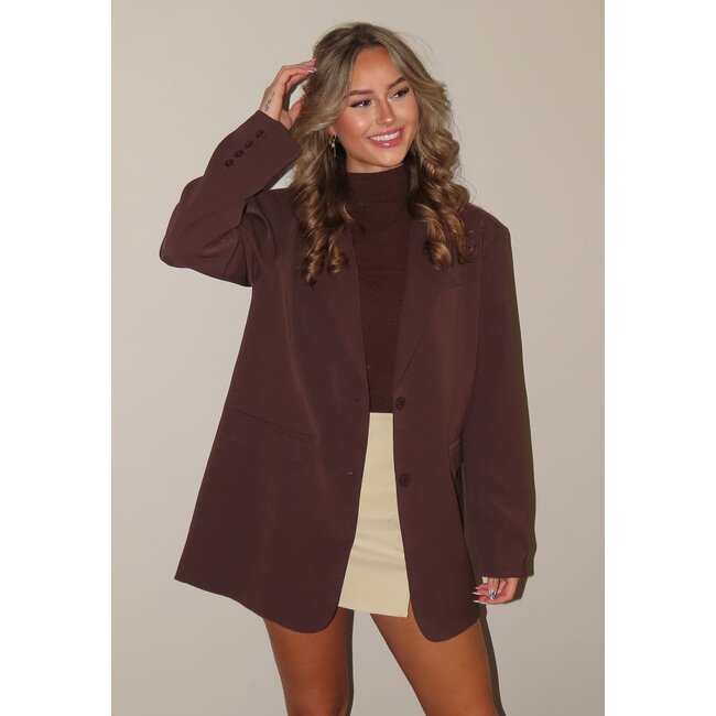Brauner Oversized-Blazer mit Knöpfen und Pattentaschen