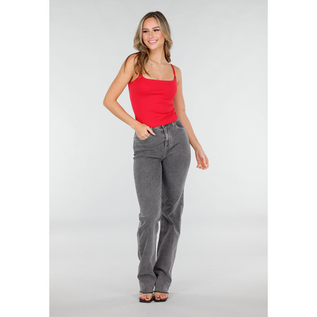 Rotes Spaghetti-Sporttop mit Stretch