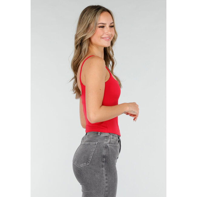 Rotes Spaghetti-Sporttop mit Stretch