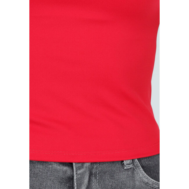 Rotes Spaghetti-Sporttop mit Stretch