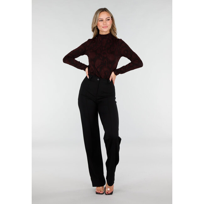 Bordeauxfarbenes Stretch-Oberteil mit langen Ärmeln und Rollkragen