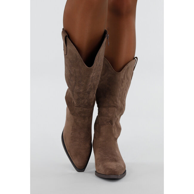 Braune Wildleder-Cowboystiefel mit Westernmuster