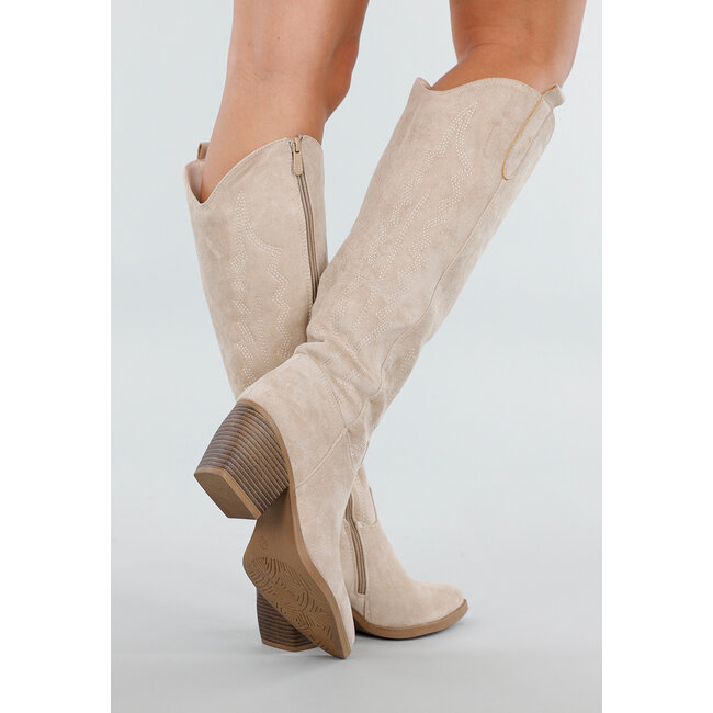 Beigefarbene Cowboystiefel im Wildleder-Look mit Absatz