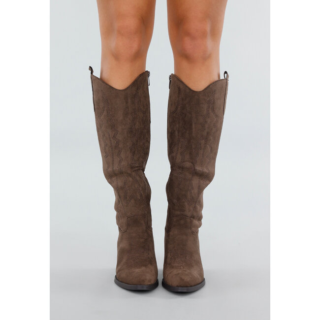 Braune Wildleder-Cowboystiefel mit Absatz