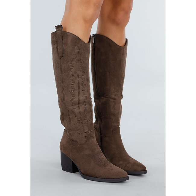 Braune Wildleder-Cowboystiefel mit Absatz