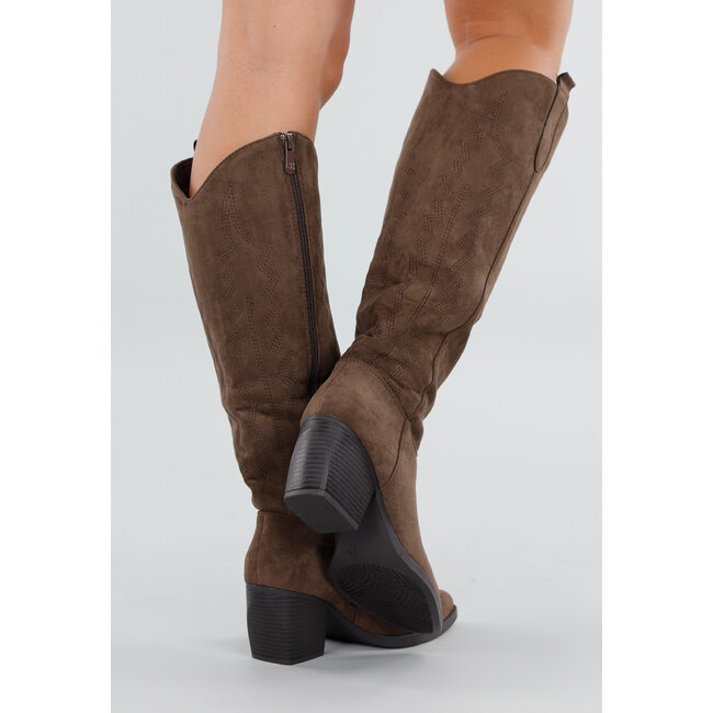 Braune Wildleder-Cowboystiefel mit Absatz