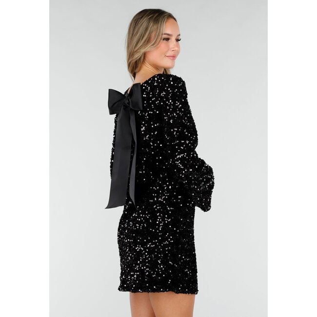 Schwarzes Paillettenkleid mit Schleife hinten