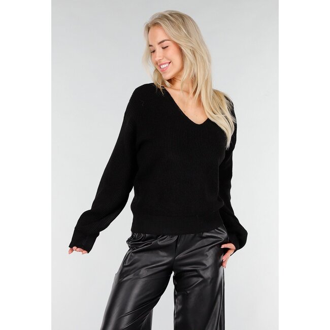 Schwarzer gerippter Pullover mit V-Ausschnitt