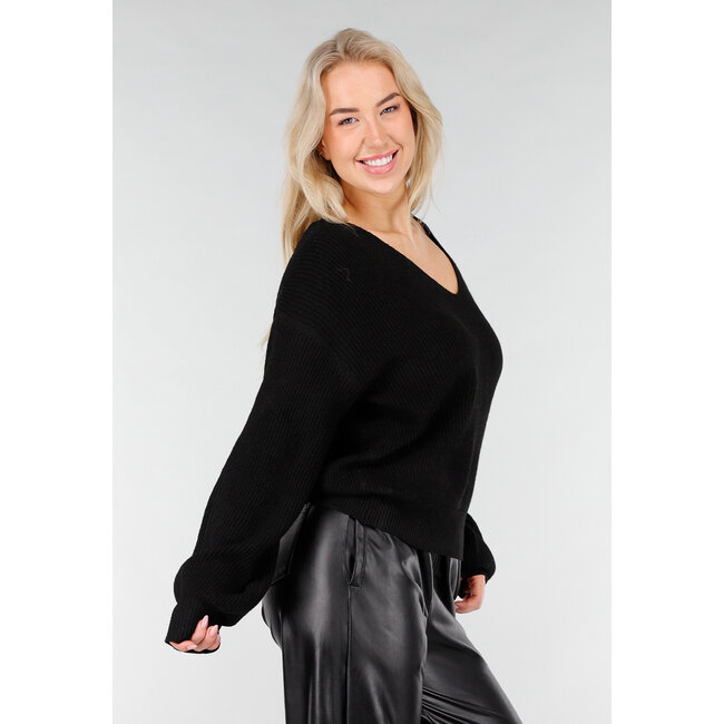Schwarzer Strickpullover mit tiefem V-Ausschnitt und lockerer Passform