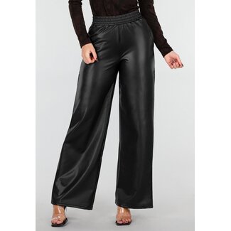 Schwarze Hose in Lederoptik