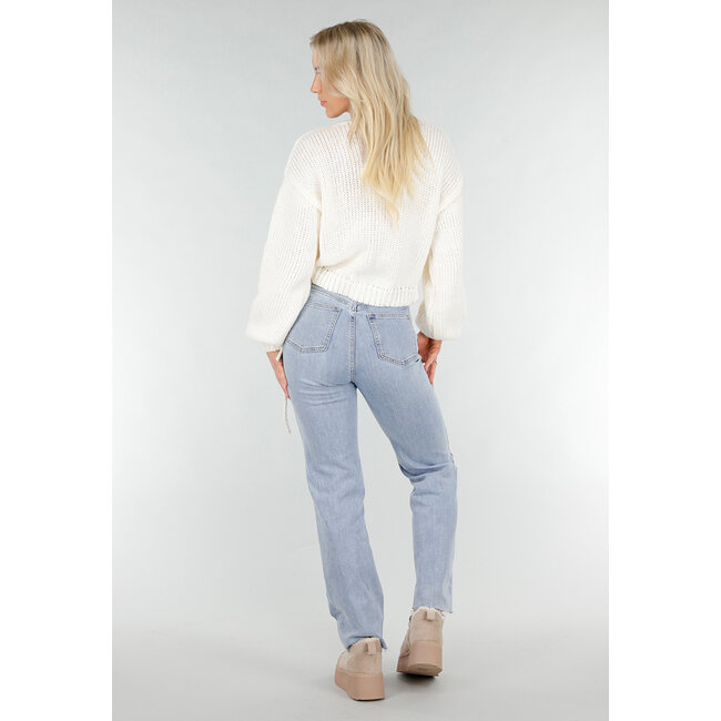 Cremefarbener Strickpullover mit V-Ausschnitt und gerippten Bündchen