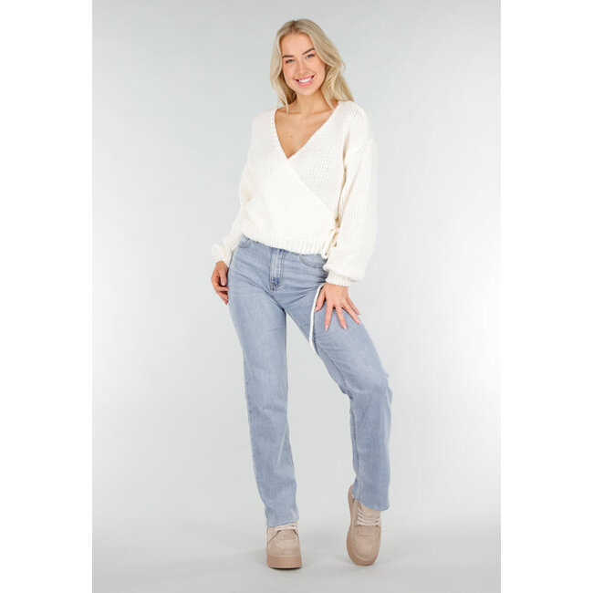 Cremefarbener Strickpullover mit V-Ausschnitt und gerippten Bündchen