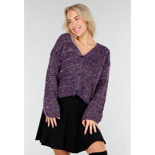 Lila Strickjacke mit Schleifeknöpfen und Lurexfaden