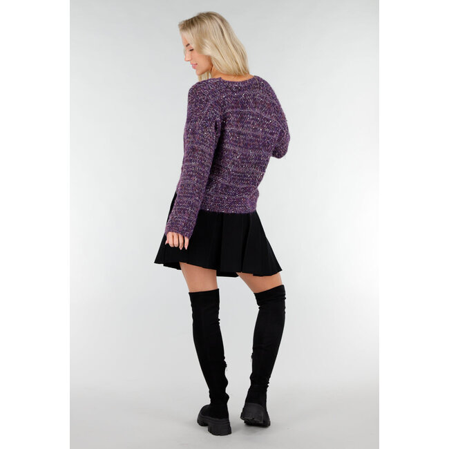 Lila Strickjacke mit Schleifeknöpfen und Lurexfaden