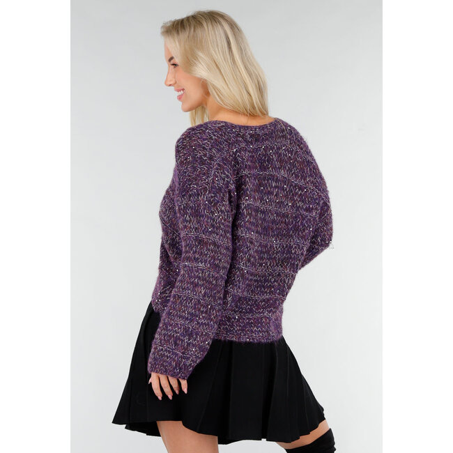 Lila Strickjacke mit Schleifeknöpfen und Lurexfaden