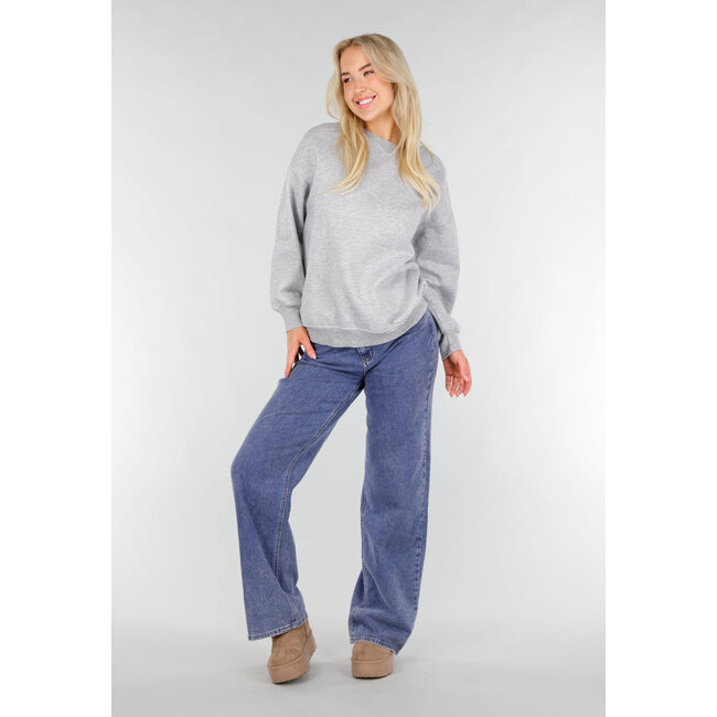 Grauer Oversized-Pullover mit Rundhalsausschnitt und langen Ärmeln