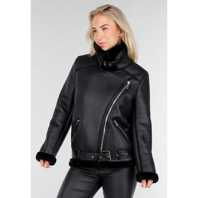 Schwarze Bikerjacke aus Kunstleder mit Kunstfell