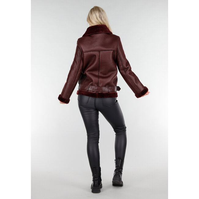 Bordeauxrote Bikerjacke aus Kunstleder mit Kunstfell