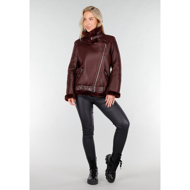Bordeauxrote Bikerjacke aus Kunstleder mit Kunstfell
