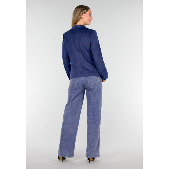 Blauer Wildlederblazer mit doppelten Knöpfen