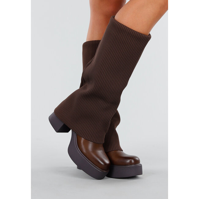 Dunkelbraune Plateau-Stiefel mit geripptem Schaft und Blockabsatz
