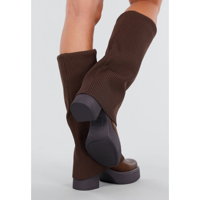 Dunkelbraune Plateau-Stiefel mit geripptem Schaft und Blockabsatz