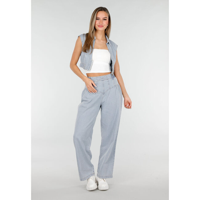 Blaues Denim-Set mit kurzem Gilet und Hose