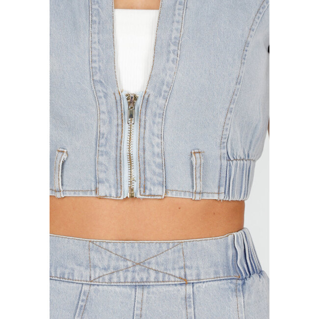 Blaues Denim-Set mit kurzem Gilet und Hose