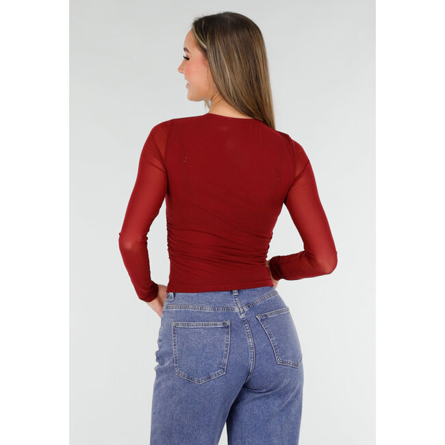 Bordeauxrotes Mesh-Oberteil mit Nieten