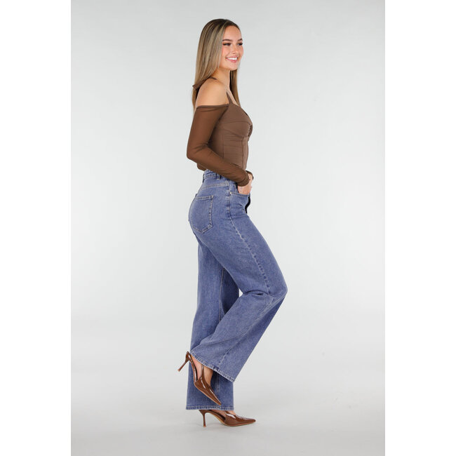 Braunes Crop Top mit gedrehtem Vorderteil