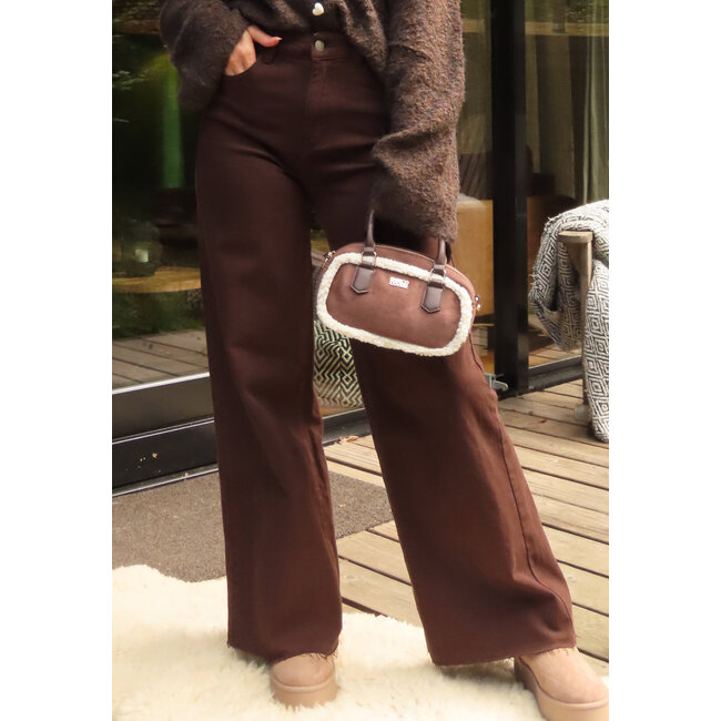 Braune Wide Leg Jeans mit ausgefranstem Saum