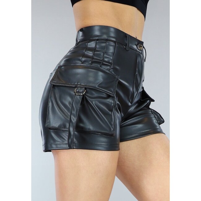 Schwarze Cargo-Shorts in Lederoptik mit hoher Taille