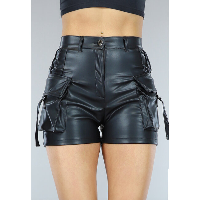 Schwarze Cargo-Shorts in Lederoptik mit hoher Taille