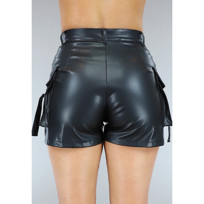 Schwarze Cargo-Shorts in Lederoptik mit hoher Taille