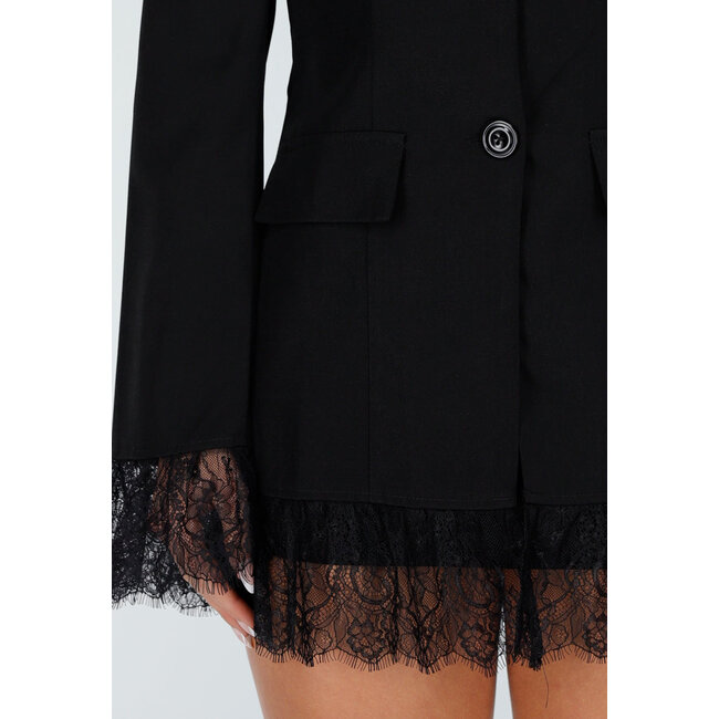 Schwarzer Blazer mit Spitze