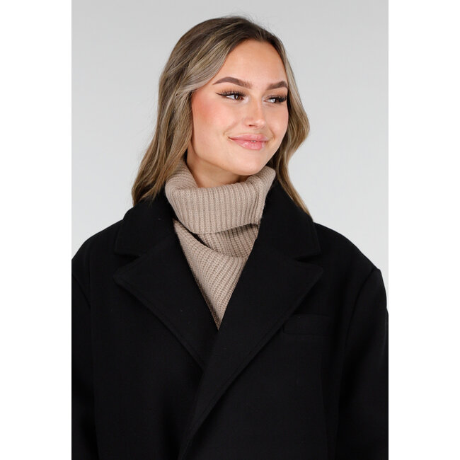 Strick-Schal mit hohem Kragen