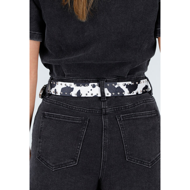 Schwarzer Westerngürtel mit Kuhmuster