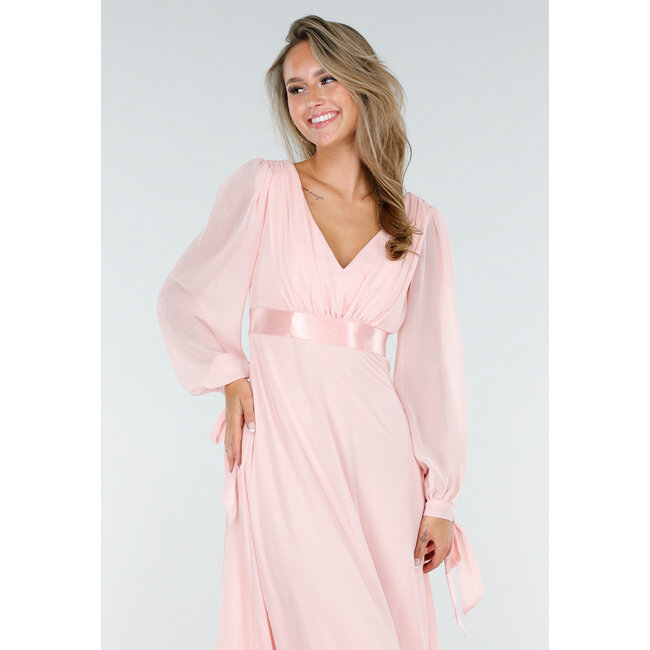 Langes babyrosa Chiffon-Ballkleid