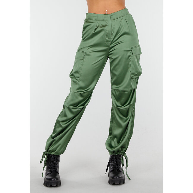 Khakifarbene Cargohose in Satinoptik mit Schleifendetail